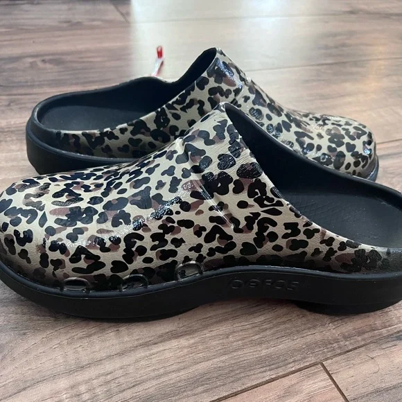 OOFOS Shoes Animal Print Oofos Clogs Size 9 Poshmark